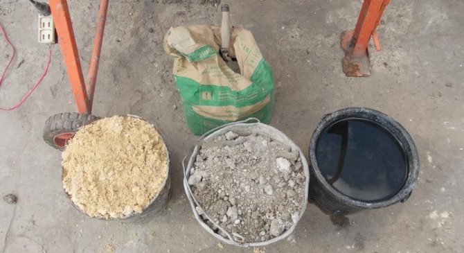 песок и другие компоненты бетонной смеси