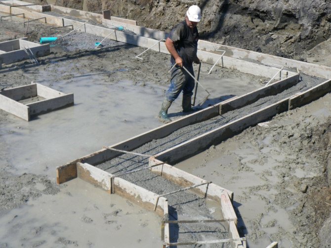 Pouring a monolithic strip foundation